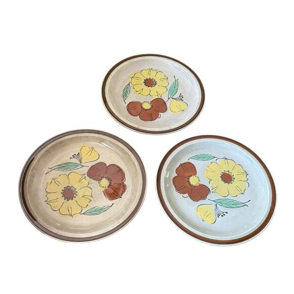 Vintage Hand Painted Stoneware Dinner Plate (3) Floral Design Retro Kitchenware - Picture 1 of 8